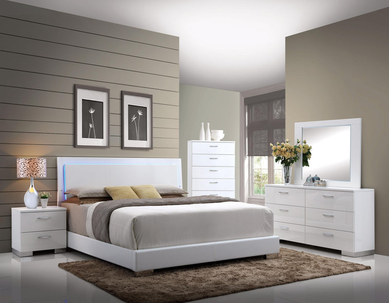 Lorimar White PU & Chrome Leg Queen Bed image